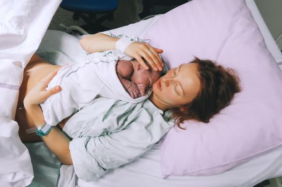S-a născut primul copil dintr-un uter transplantat de la o femeie decedată