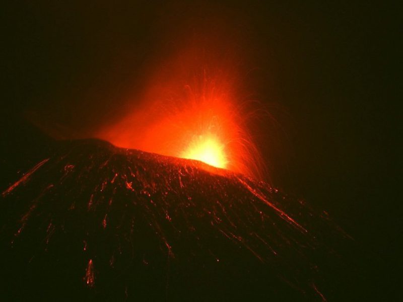 Vulcanul Etna a erupt din nou după 10 ani